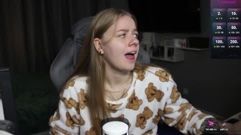 Snapshot of candy_meggie chatting on December 2024 01:39:02 PM Megan online show from December 2024 01:39:02 PM