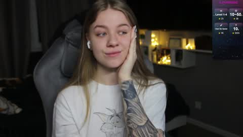 Snapshot of candy_meggie chatting on January 2025 05:37:01 PM Megan online show from January 2025 05:37:01 PM