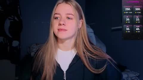 Snapshot of candy_meggie chatting on September 2025 05:18:02 PM Megan online show from September 2025 05:18:02 PM