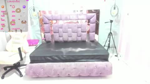 Ania online show from November 2025 10:54:02 AM