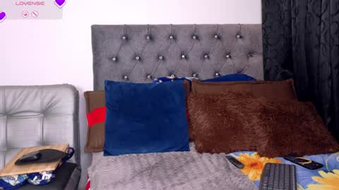 YECENIA - online show from April 2026 04:41:01 AM