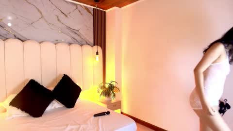 candyclair01 online show from November 2025 07:57:01 PM