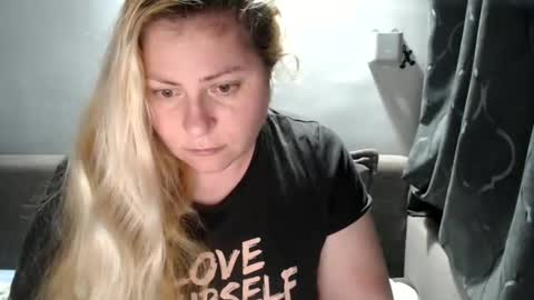 Laura online show from February 2025 04:44:01 PM