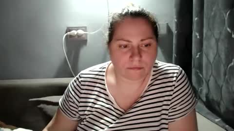 Laura online show from November 2025 07:16:02 PM