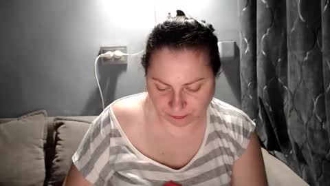 Laura online show from April 2026 07:33:02 PM