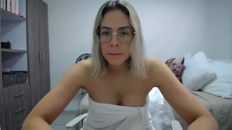 Snapshot of candydowson1 chatting on May 2026 08:14:02 PM Candy Dowson online show from May 2026 08:14:02 PM