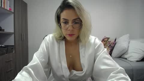 Snapshot of candydowson1 chatting on May 2026 08:58:01 PM Candy Dowson online show from May 2026 08:58:01 PM