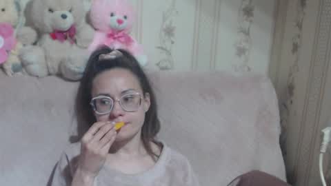 Snapshot of candylady136 chatting on April 2026 10:47:02 AM say meow and send tip online show from April 2026 10:47:02 AM