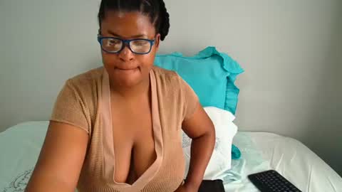 Snapshot of candyyumsaerolaxx chatting on June 2026 07:44:01 AM candyyumsaerolaxx online show from June 2026 07:44:01 AM
