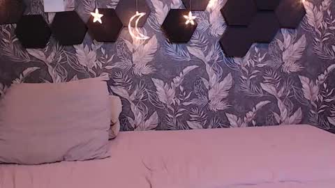 Mia online show from March 2026 03:57:02 AM