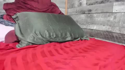 canuk1983 online show from February 2026 10:14:01 PM