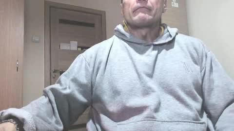 Snapshot of carin_the_body chatting on February 2025 10:25:02 PM Laz online show from February 2025 10:25:02 PM