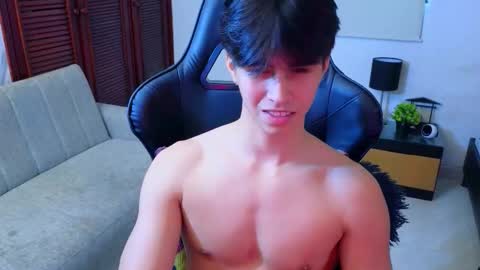 carl_dixon online show from November 2025 09:05:02 PM