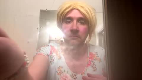 Snapshot of carlacee chatting on November 2025 10:02:02 AM carlacee online show from November 2025 10:02:02 AM