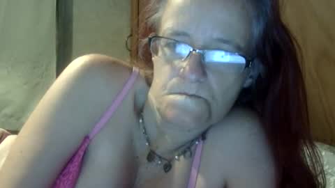 carleeswoman08 online show from April 2026 12:11:02 PM