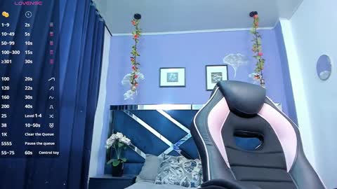 Snapshot of carlie_evans chatting on December 2024 01:17:01 PM carlie Evans online show from December 2024 01:17:01 PM