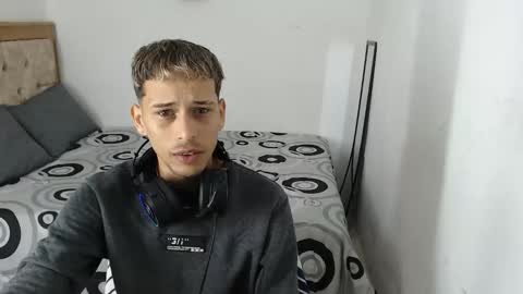 carlossmi01 online show from October 2025 02:06:02 PM