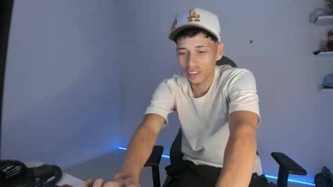 carlossmi01 online show from April 2026 01:22:01 PM