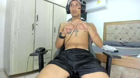 Snapshot of carlossmi01 chatting on June 2026 05:21:01 AM carlossmi01 online show from June 2026 05:21:01 AM