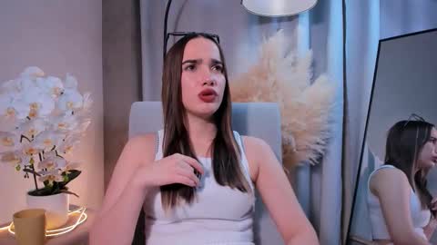 Snapshot of carlottamatlin chatting on November 2025 04:29:01 PM Leila online show from November 2025 04:29:01 PM