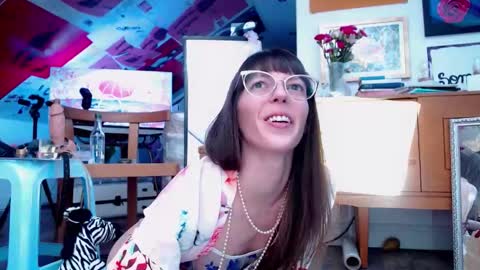 Carly Pearls online show from November 2025 07:08:02 AM