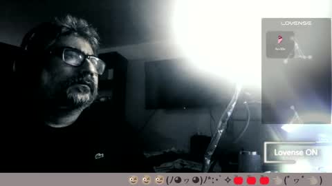 Snapshot of carmelo_devitto chatting on April 2026 07:03:01 AM soy Batman online show from April 2026 07:03:01 AM