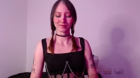 Snapshot of carmennrusso chatting on October 2025 09:38:01 PM carmennrusso online show from October 2025 09:38:01 PM