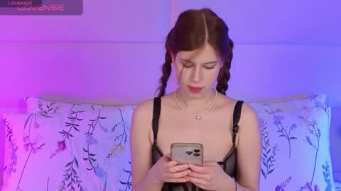 carolainemyers online show from November 2025 08:00:01 PM