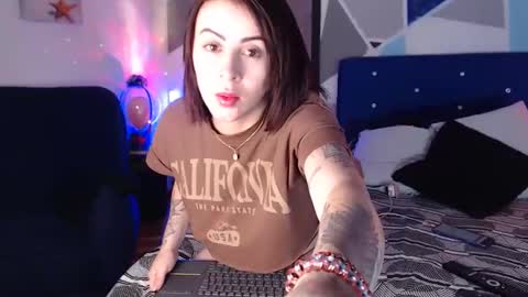 Carolin Moore online show from December 2025 01:11:01 AM