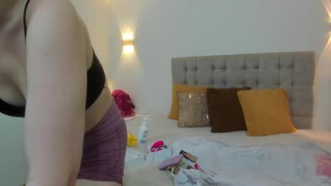 Carolina online show from September 2025 12:19:01 PM