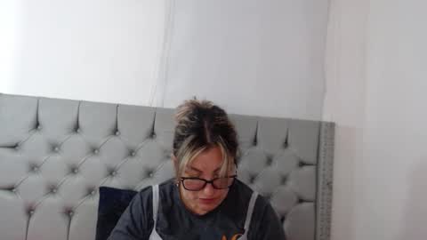 Carolina online show from February 2025 10:26:01 PM