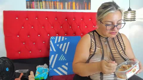 Carolina online show from October 2025 07:05:01 PM