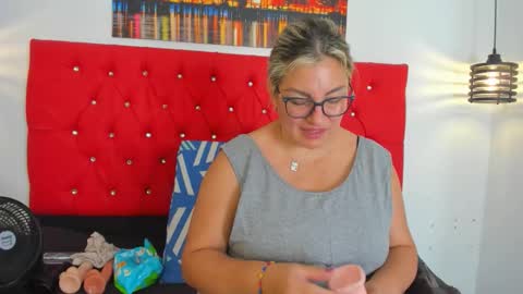 Carolina online show from November 2025 03:33:02 PM