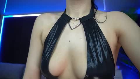 Snapshot of carolinapetra chatting on May 2026 05:03:02 AM Mellany online show from May 2026 05:03:02 AM