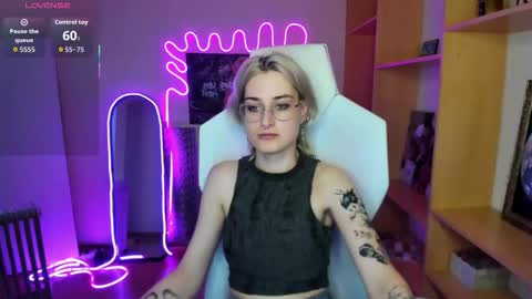 Snapshot of caroline_carterr chatting on October 2025 02:23:02 AM Caroline online show from October 2025 02:23:02 AM