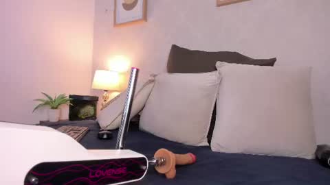 Snapshot of caroline_dh chatting on June 2026 11:36:02 AM Caroline online show from June 2026 11:36:02 AM