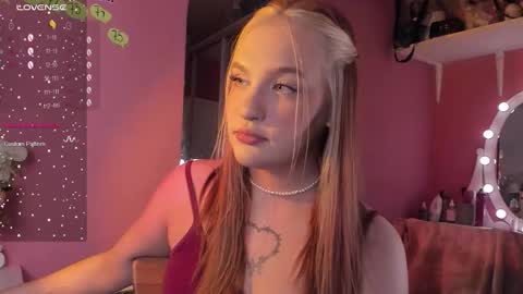 Caro online show from November 2025 12:32:02 AM