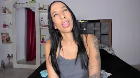 Snapshot of caroline_m8 chatting on January 2025 03:38:02 AM CAROLINE online show from January 2025 03:38:02 AM