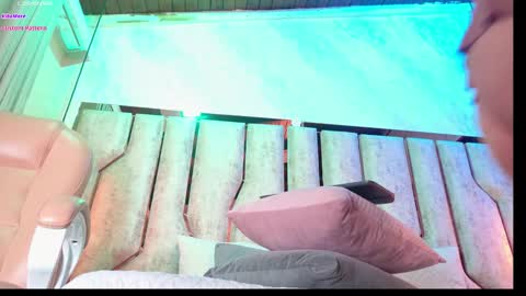 Carolina online show from December 2025 03:24:01 AM