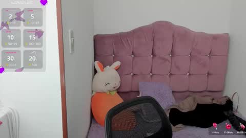 caroline_rodriguez_9 online show from October 2025 07:33:01 PM