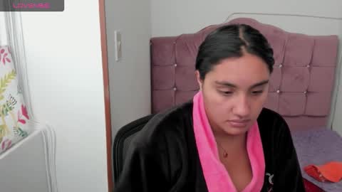 caroline_rodriguez_9 online show from November 2025 04:07:02 PM