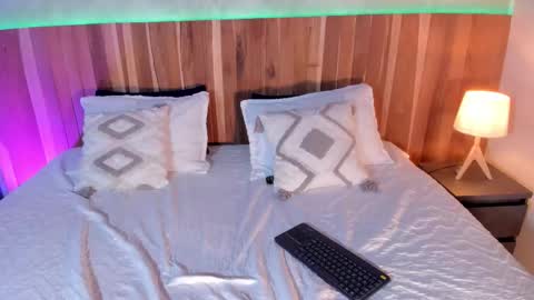 Caroline online show from September 2025 07:40:02 PM