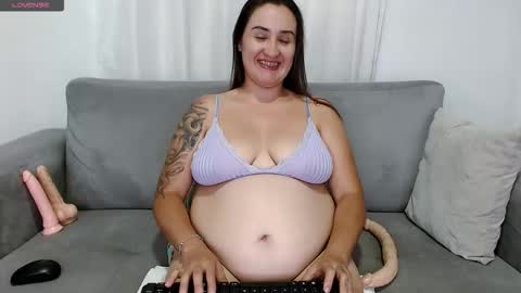 Snapshot of carolinefantasy_ chatting on October 2025 07:00:01 PM Caroline  online show from October 2025 07:00:01 PM