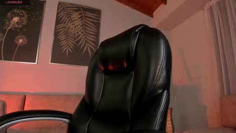 Caro online show from November 2025 10:49:01 AM