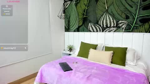 Snapshot of carolinelaurent chatting on February 2026 04:33:01 PM online show from February 2026 04:33:01 PM