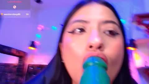 Snapshot of carolinescoth_dl chatting on February 2025 08:42:02 PM Caroline Scoth online show from February 2025 08:42:02 PM