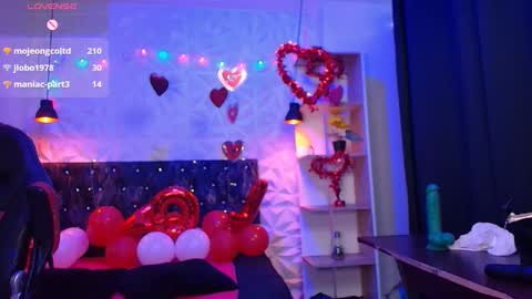 Snapshot of carolinescoth_dl chatting on February 2025 10:04:02 PM Caroline Scoth online show from February 2025 10:04:02 PM