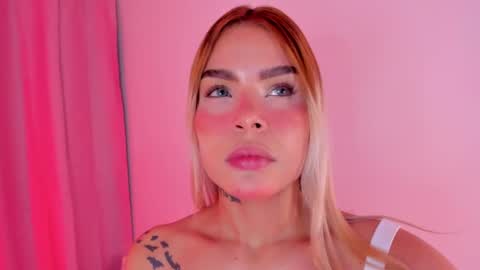 carolinna_ online show from December 2024 01:00:02 AM