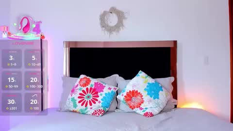 Caro  online show from October 2025 04:49:02 PM