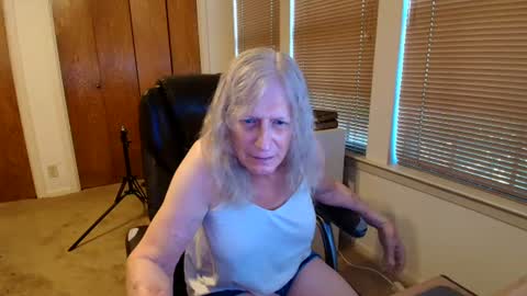carrie_linn online show from June 2026 06:02:01 PM